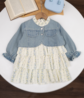 Robe fleurie à volants – Fraîcheur et charme naturel