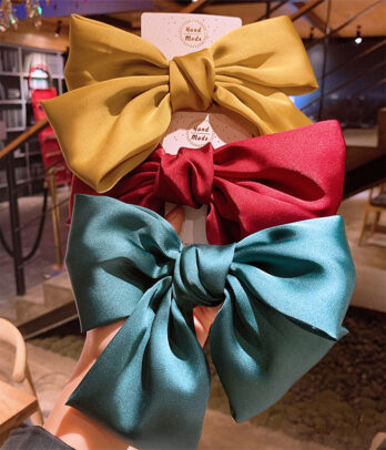 Grand nœud en satin – Accessoire cheveux élégant
