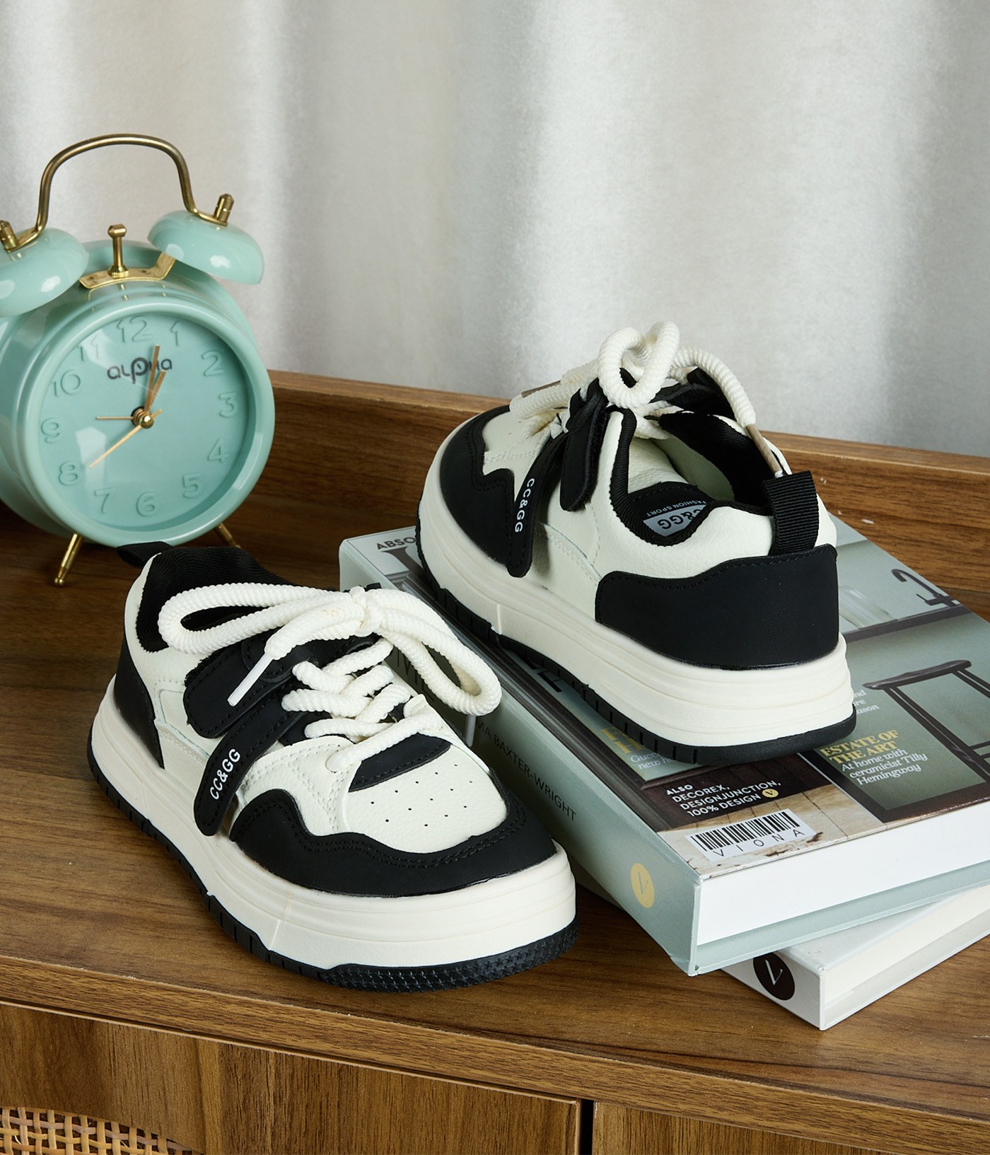 57799 Baskets noir et blanc à lacets – Image 1