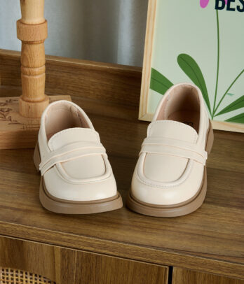 Mocassins fille écrus à semelle contrastée