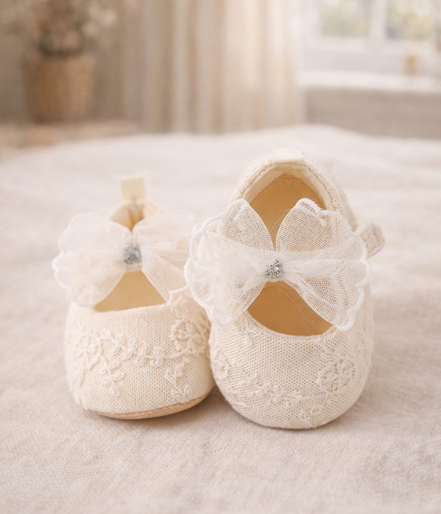 64439 Ballerines bébé cérémonie – Écru avec grand nœud en tulle – Image 1