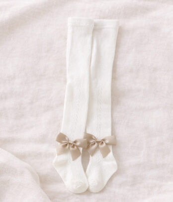 Collants bébé en coton – Blanc avec nœuds satinés beiges