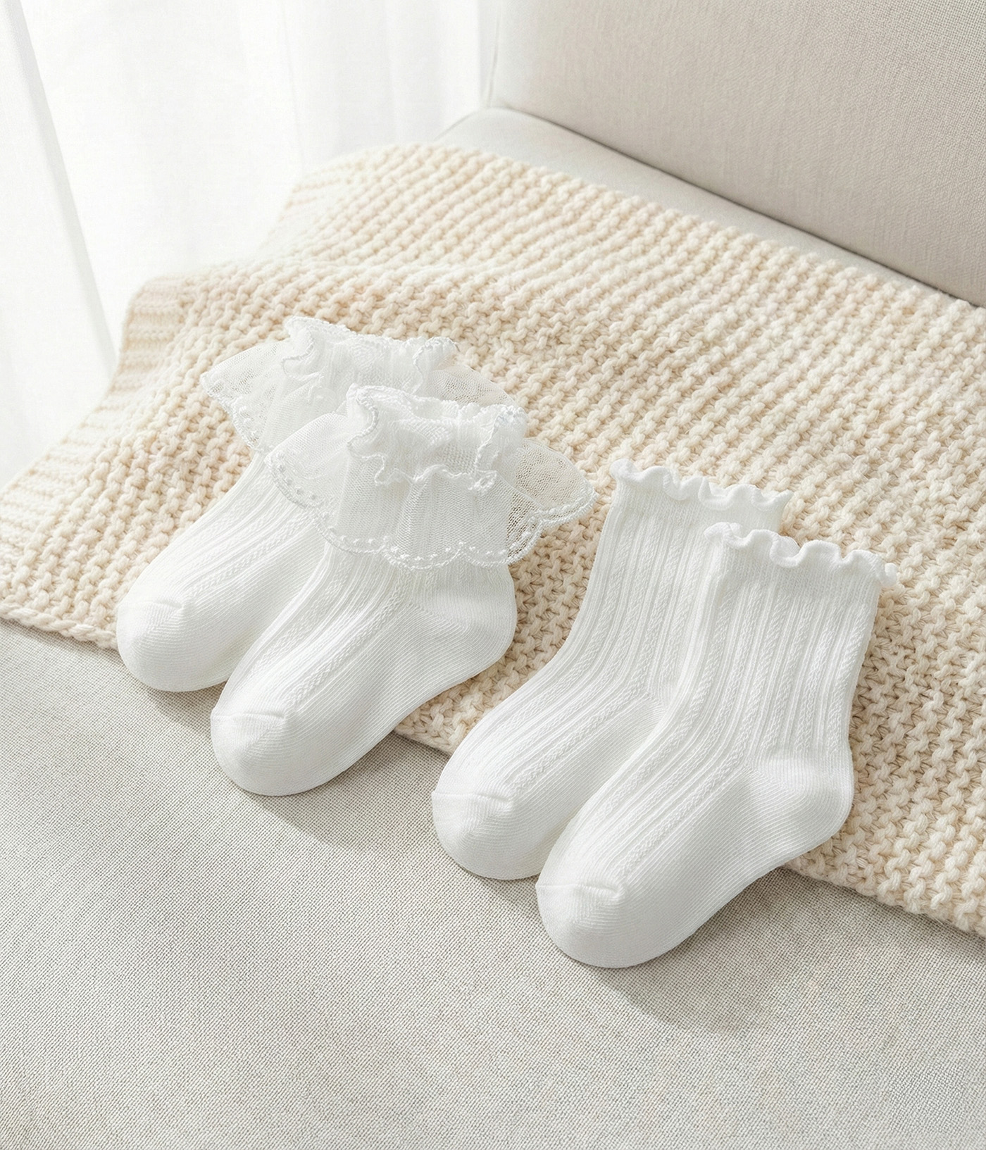 Remplissage génératif 2 Lot de 2 paires – Chaussettes bébé dentelle Style Volant à pois – Image 1