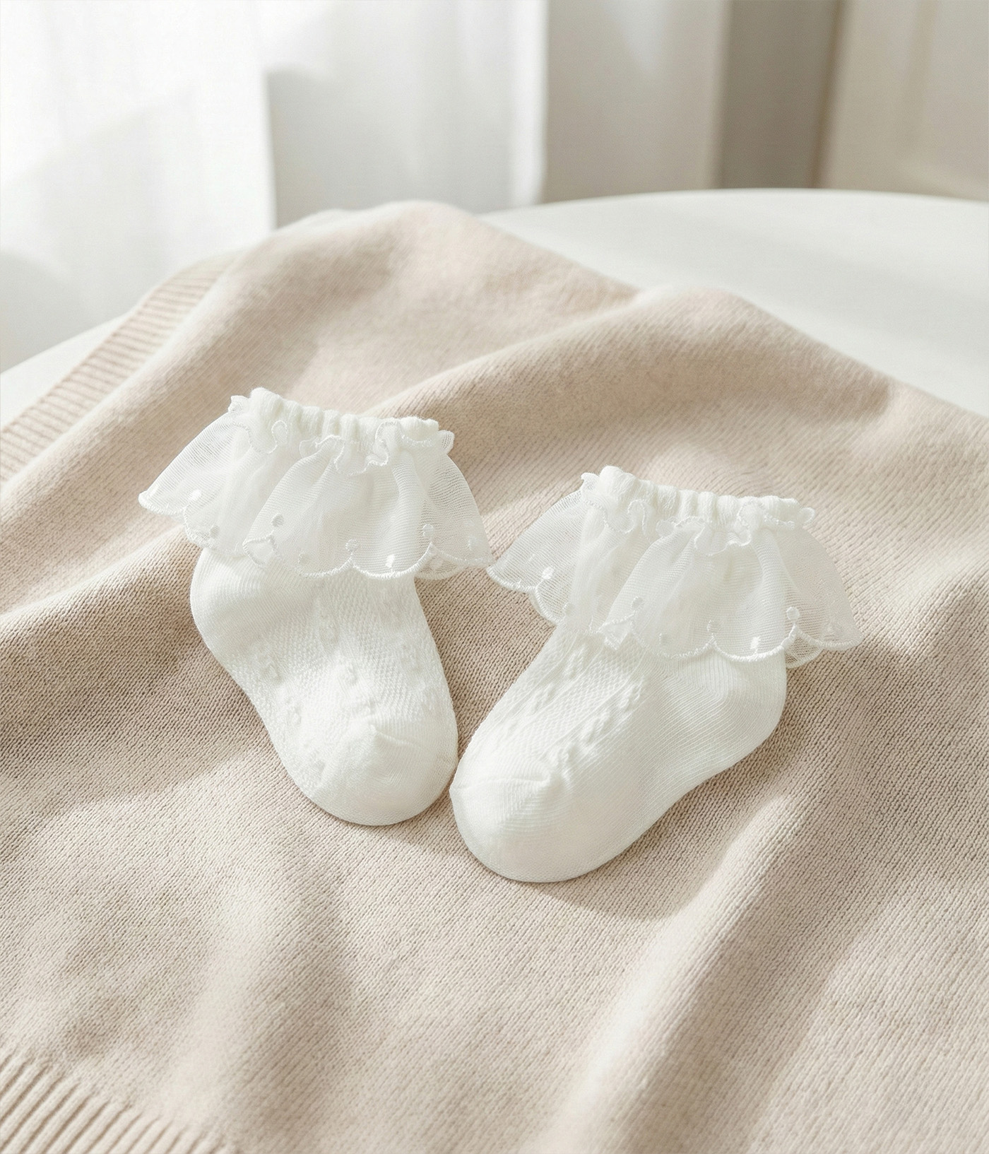 Remplissage génératif 3 Chaussettes bébé dentelle – Blanc pur – Image 1