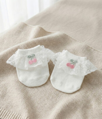 Chaussettes bébé dentelle avec broderie cerises