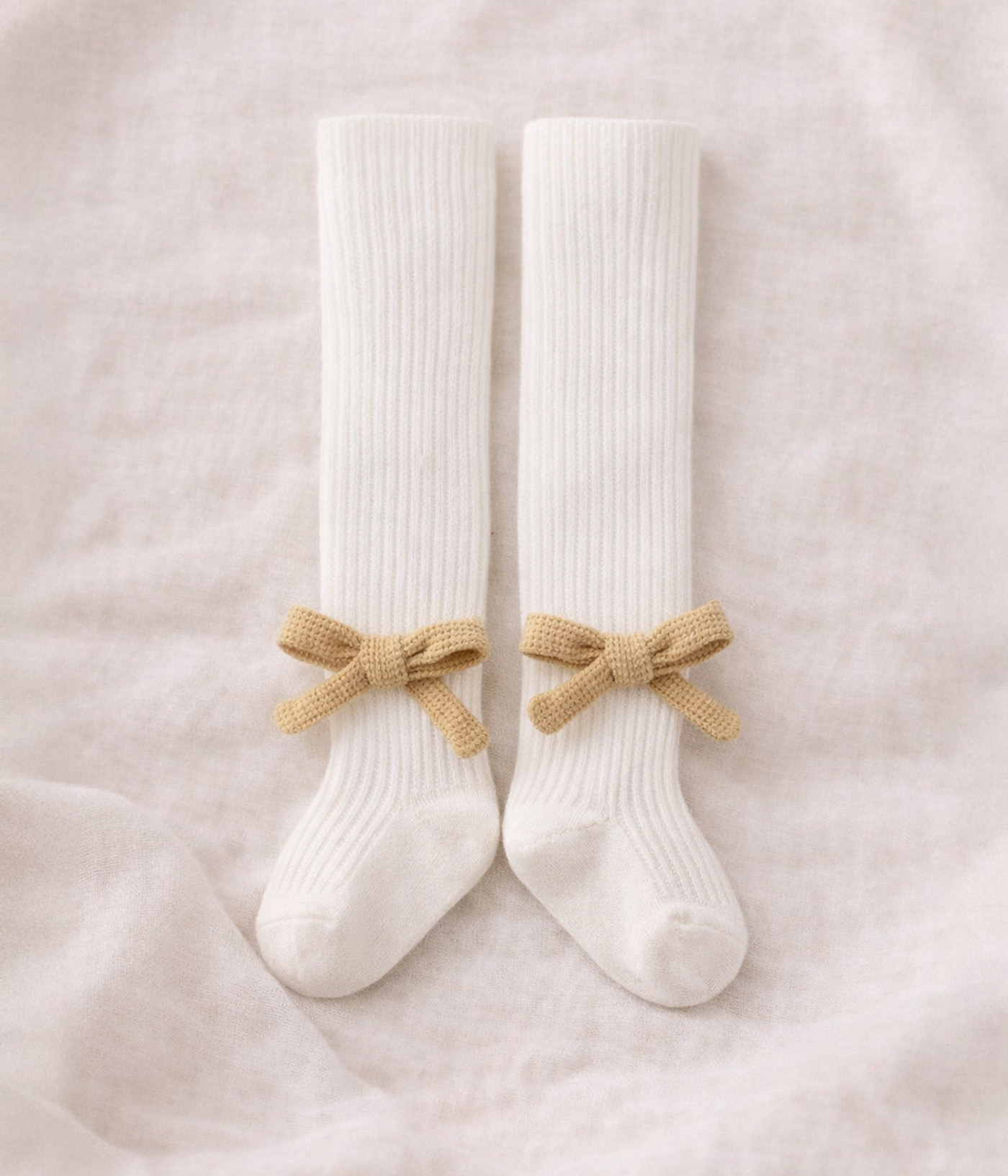 Remplissage génératif 5 ollants bébé en coton côtelé – Blanc avec nœud beige en maille – Image 1