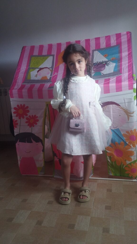 Image #1 de Amina