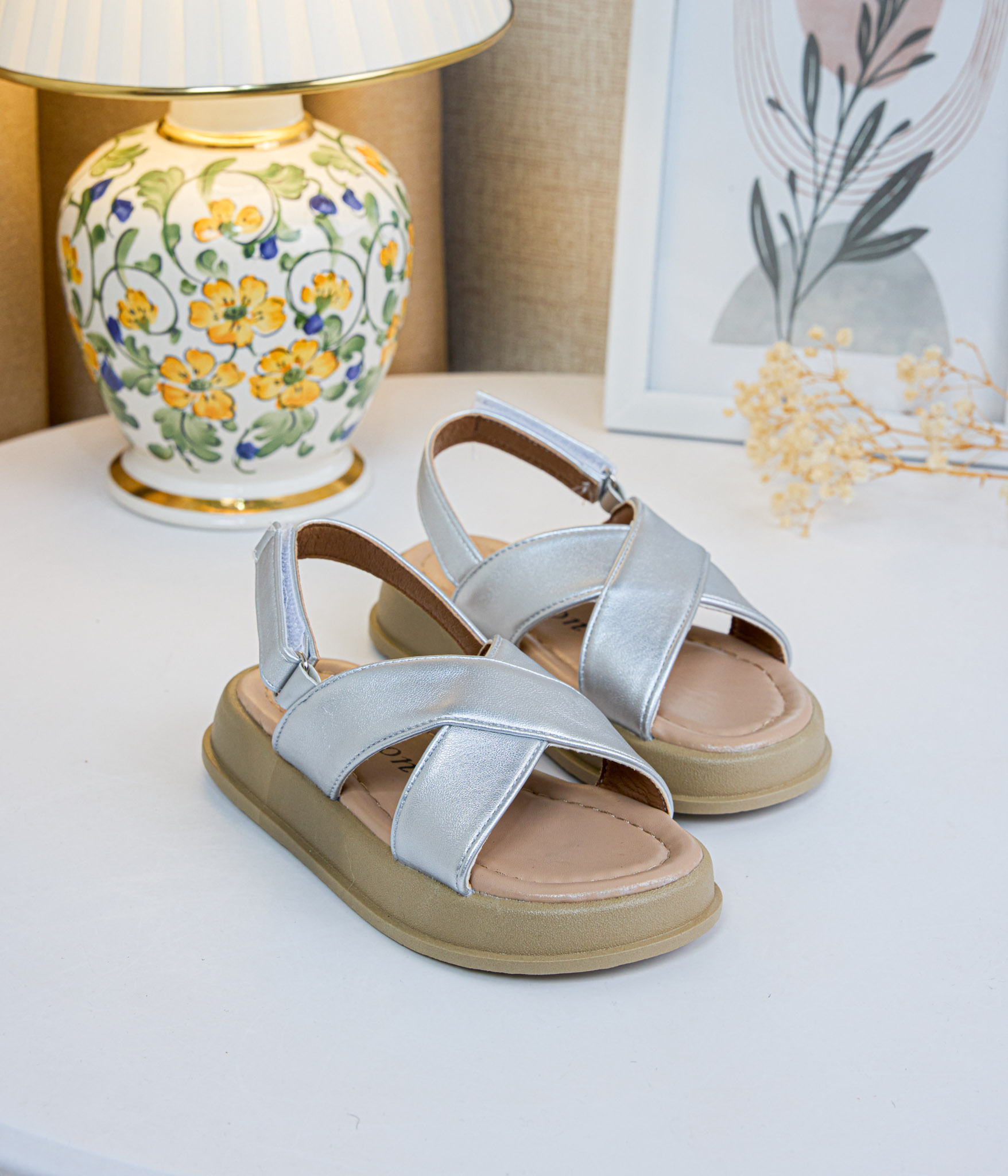 277144 3 Sandales fille effet métallisé argent – Image 1