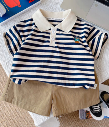 Ensemble rayé garçon et short beige pour été
