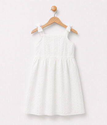 Robe blanche en broderie anglaise pour fillette