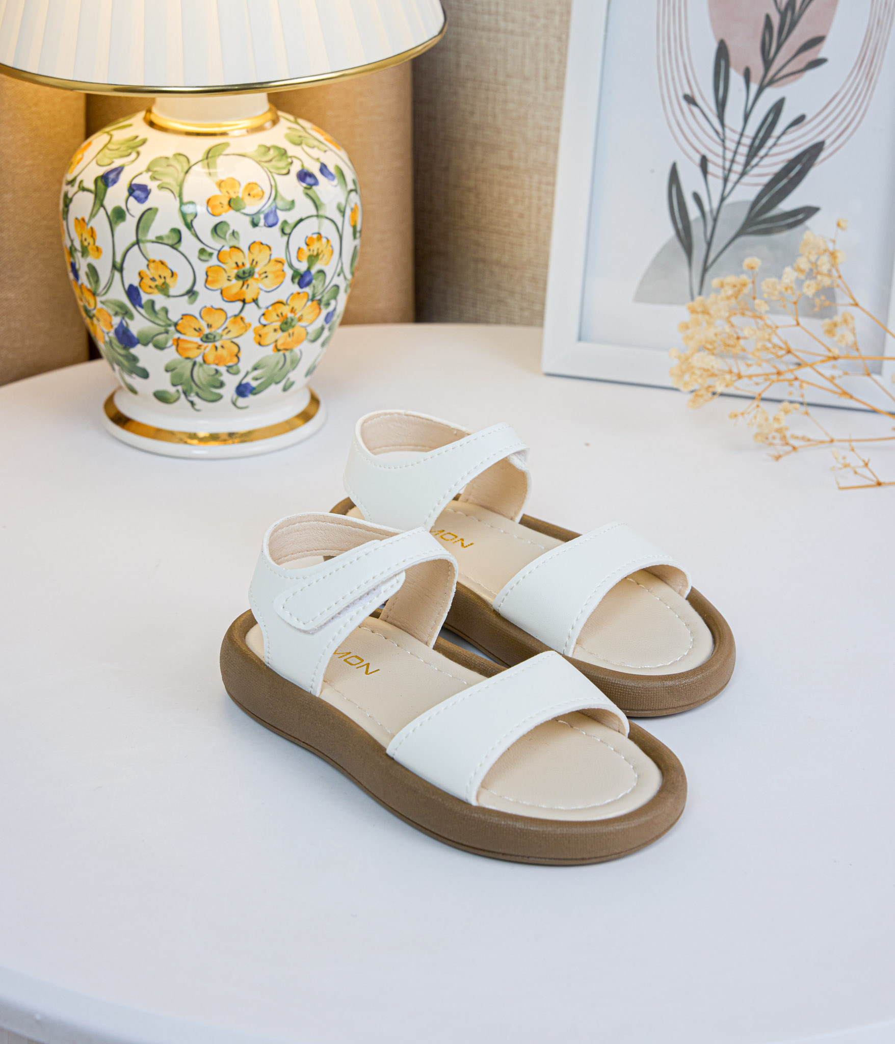 654427 4 Sandales enfant blanches minimalistes – Image 1