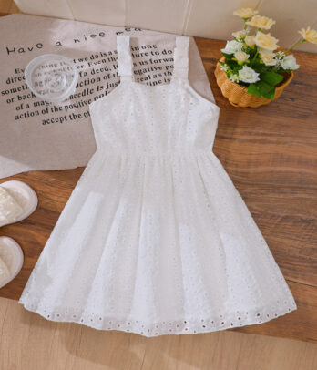 Robe blanche en broderie anglaise pour fillette