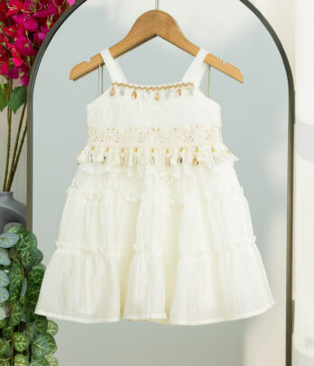 Robe fillette écrue romantique a volants