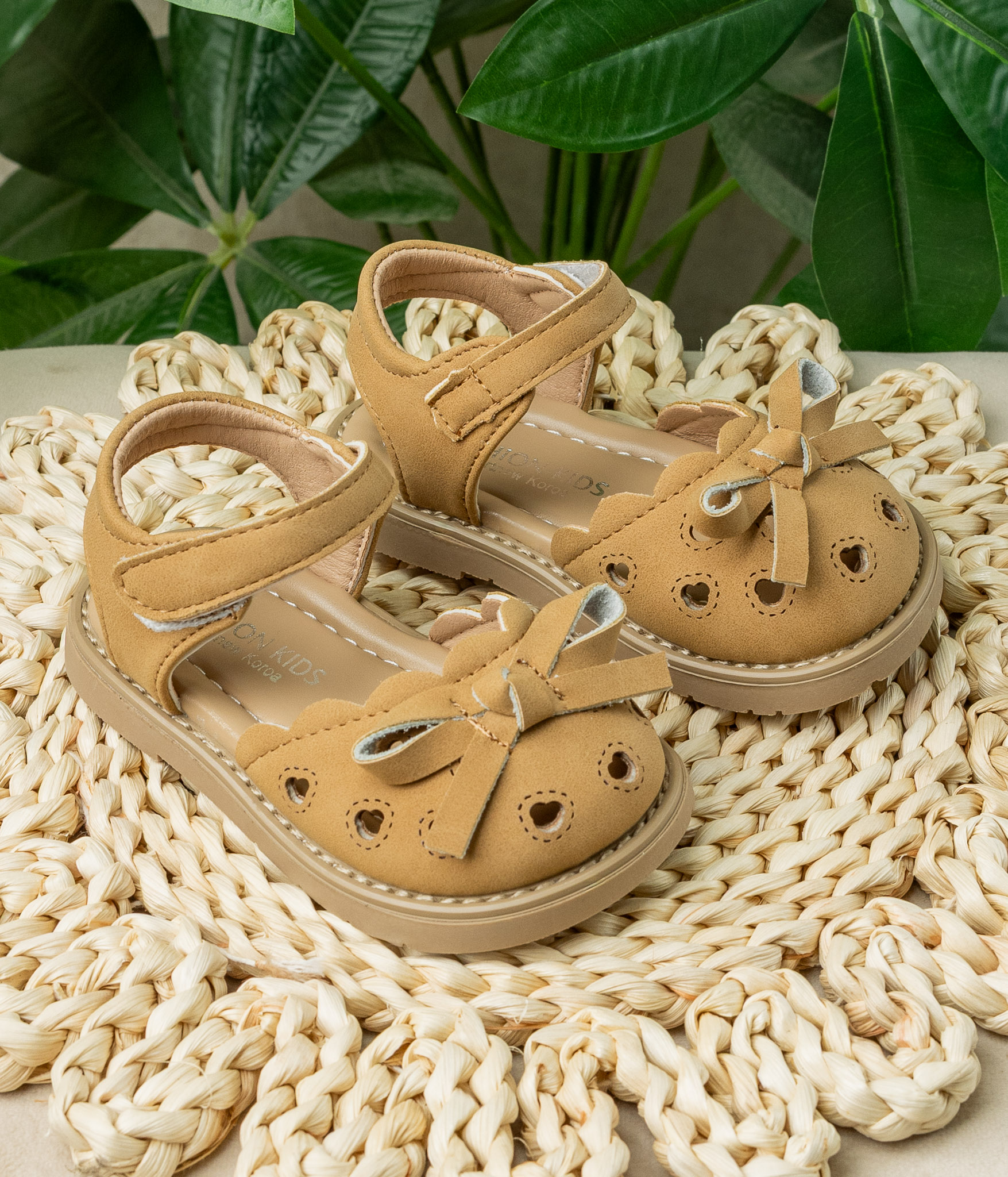 chaussure9552 Sandales bébé camel ajourées – Image 1