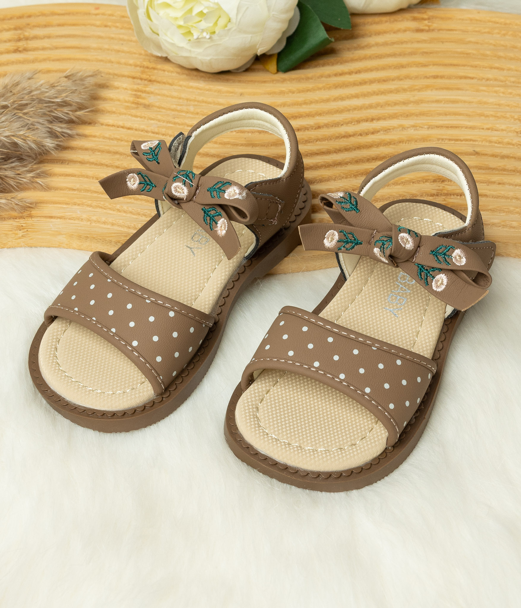 chaussure9593 Sandales fille marron à pois – Image 1