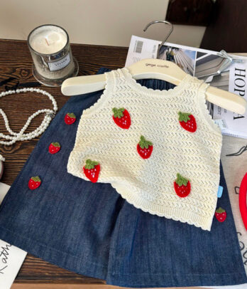 Tenue enfant texturée fraises 2 pièces