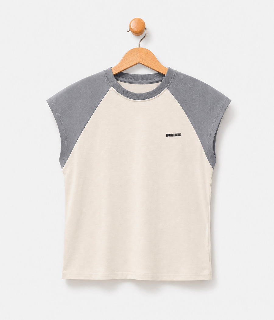615813 T-shirt garçon bicolore beige et gris – Image 1