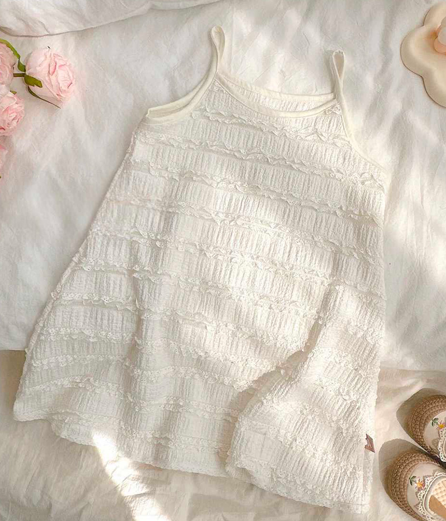 654728 (1) Une robe douce et aérienne pour un look délicat et raffiné au quotidien – Image 1