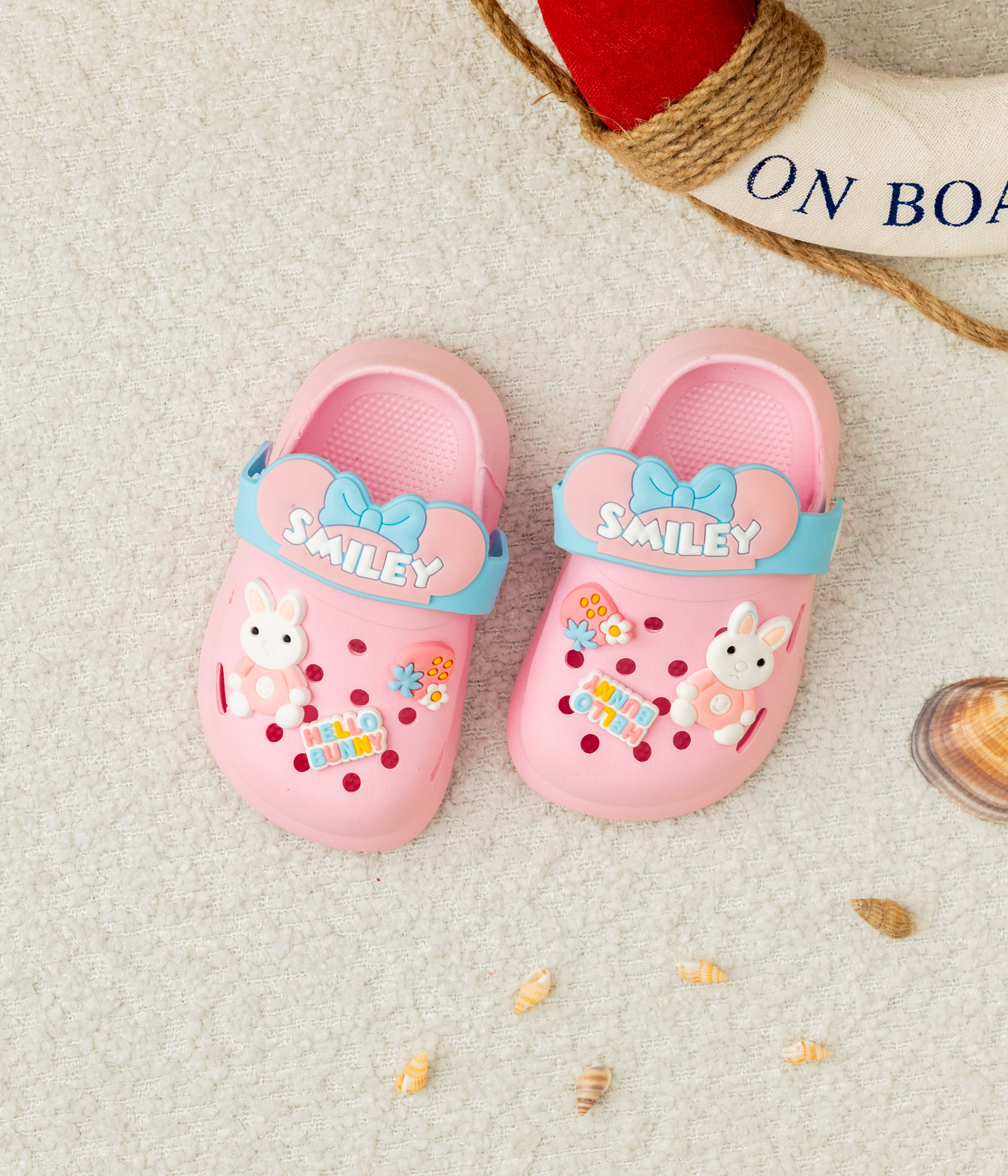 452693 1 Crocs fille roses motif lapin 3D – Image 1