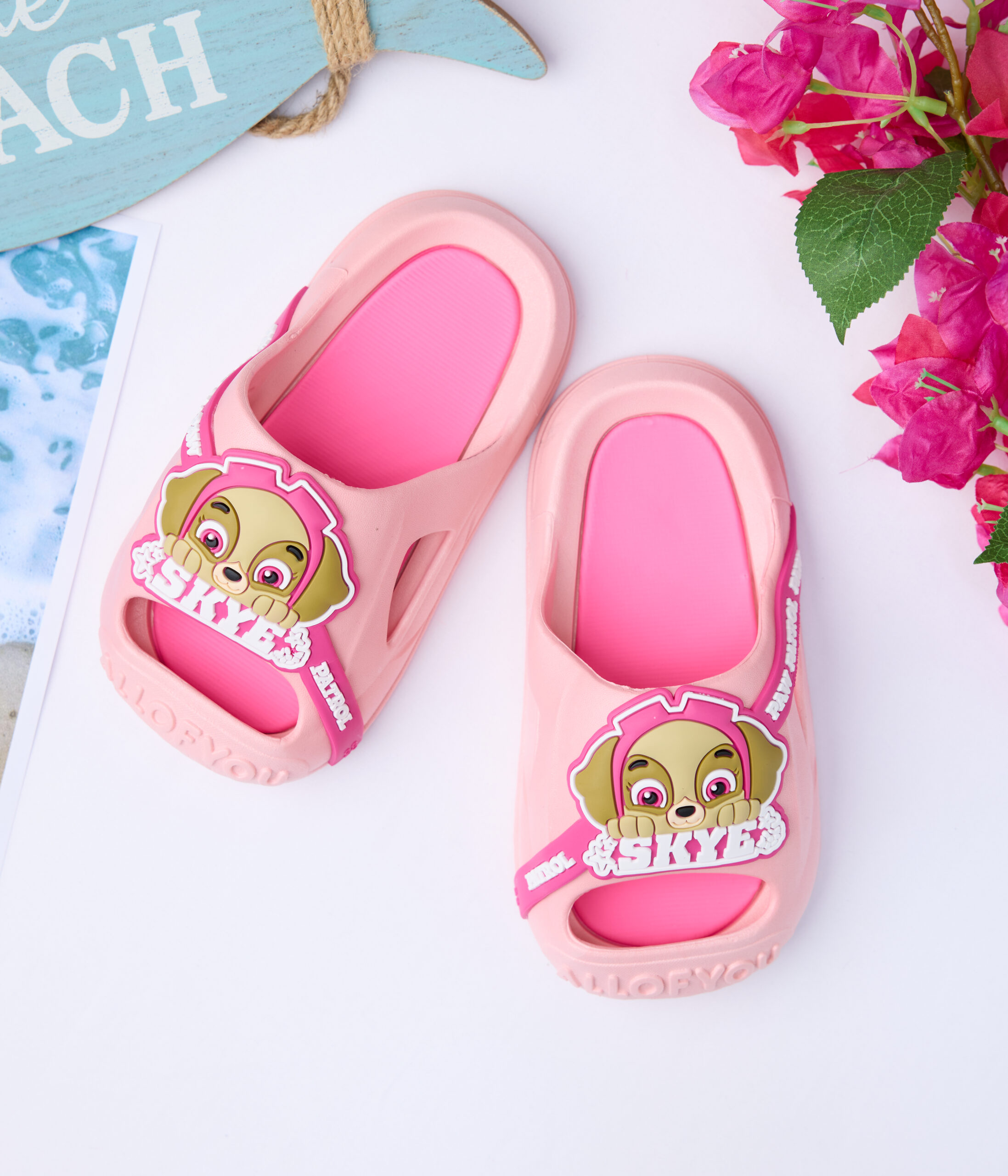 732828 146 Claquettes fille roses motif chien héroïne – Image 1
