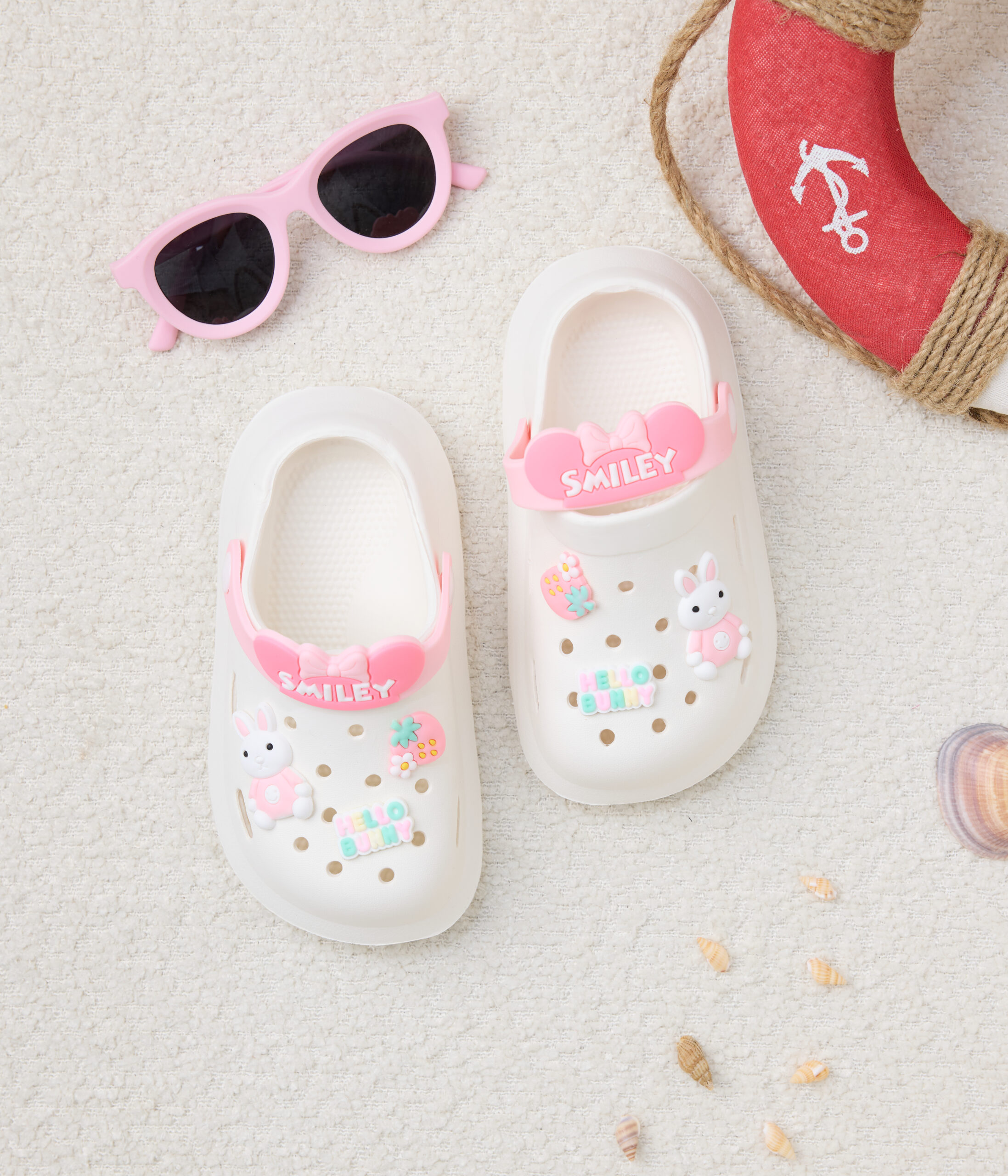 732828 23 Crocs enfant beige & rose – Motifs 3D Hello Bunny – Image 1