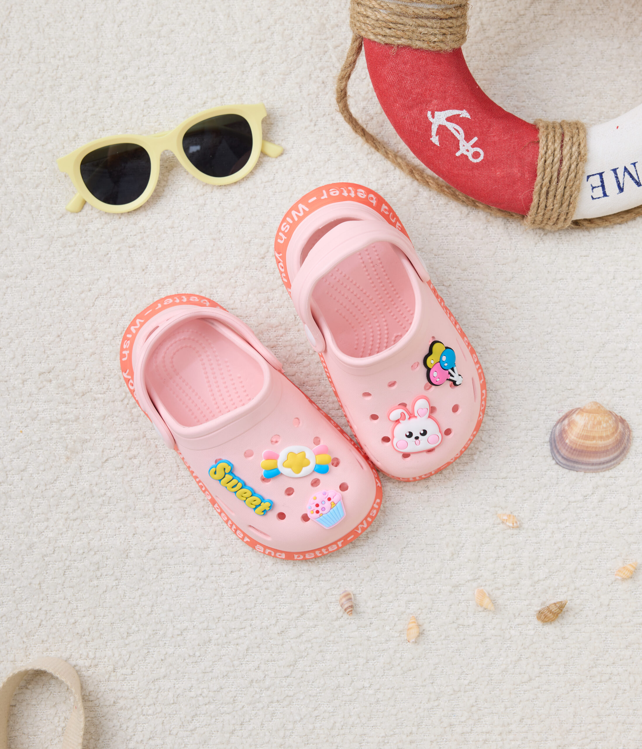 732828 5 Crocs enfant rose pastel – Motifs 3D Sweet & Bunny – Image 1
