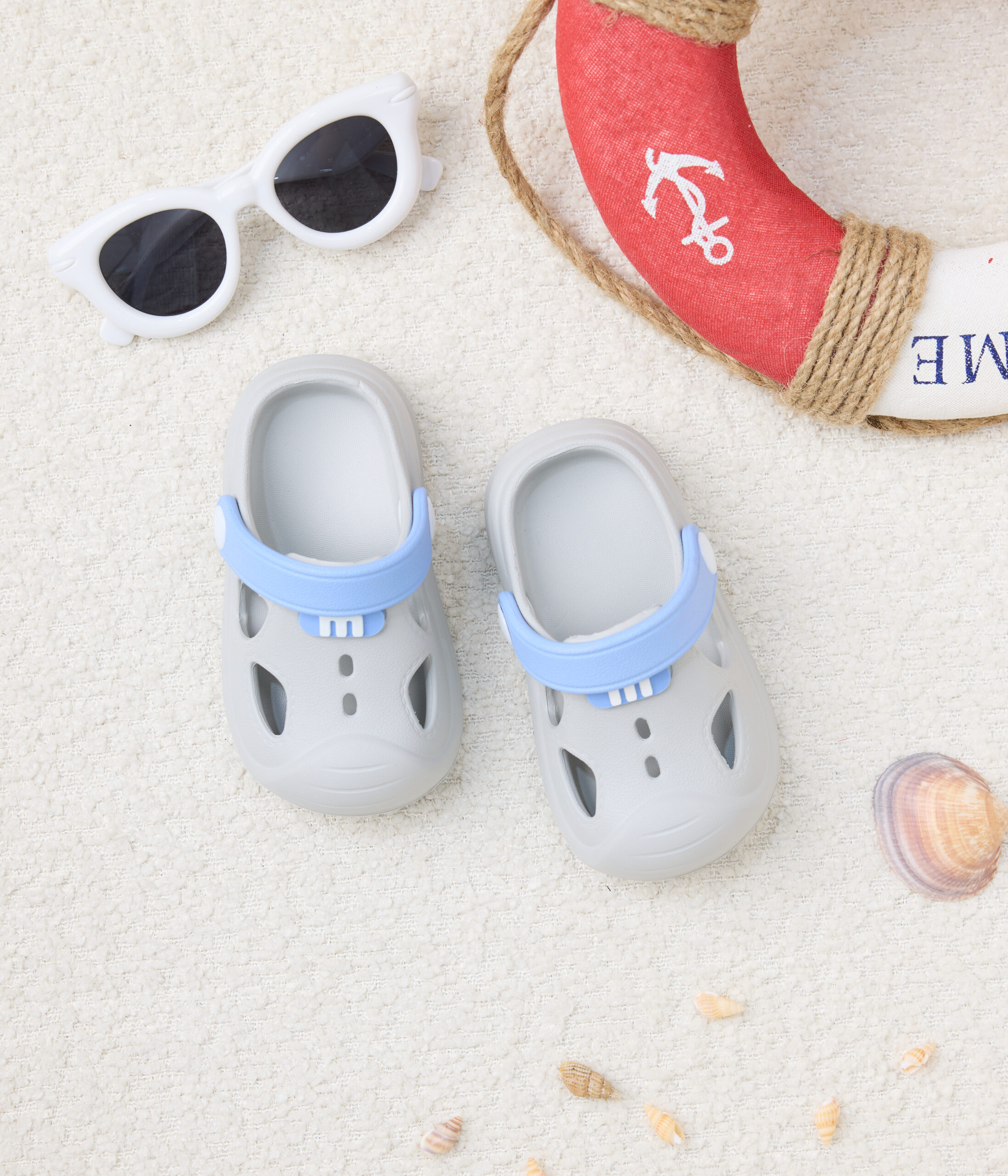 732828 61 Crocs enfant gris clair & bleu pastel – Basic Soft – Image 1