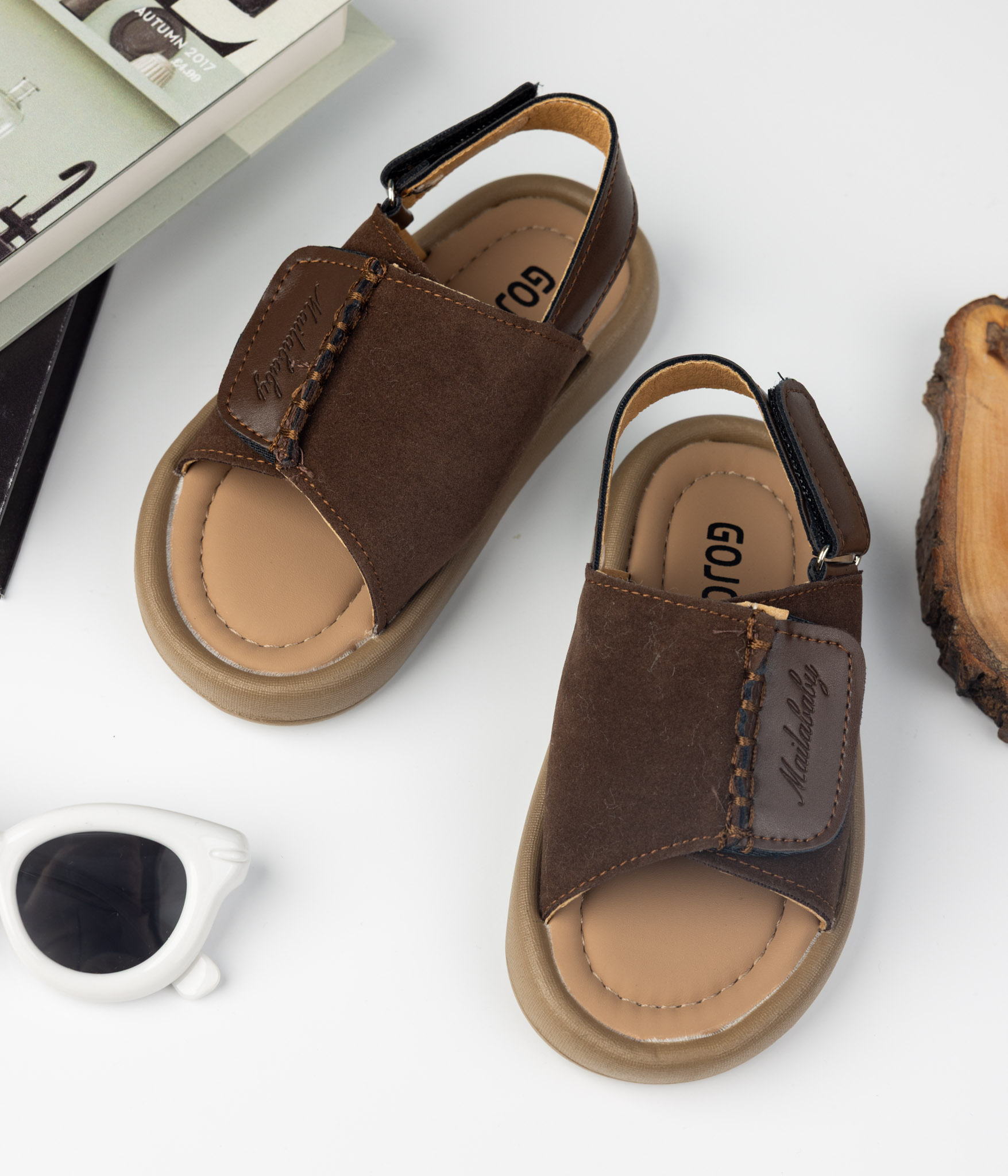 859215 2 Sandales enfant marron – Style casual chic – Image 1