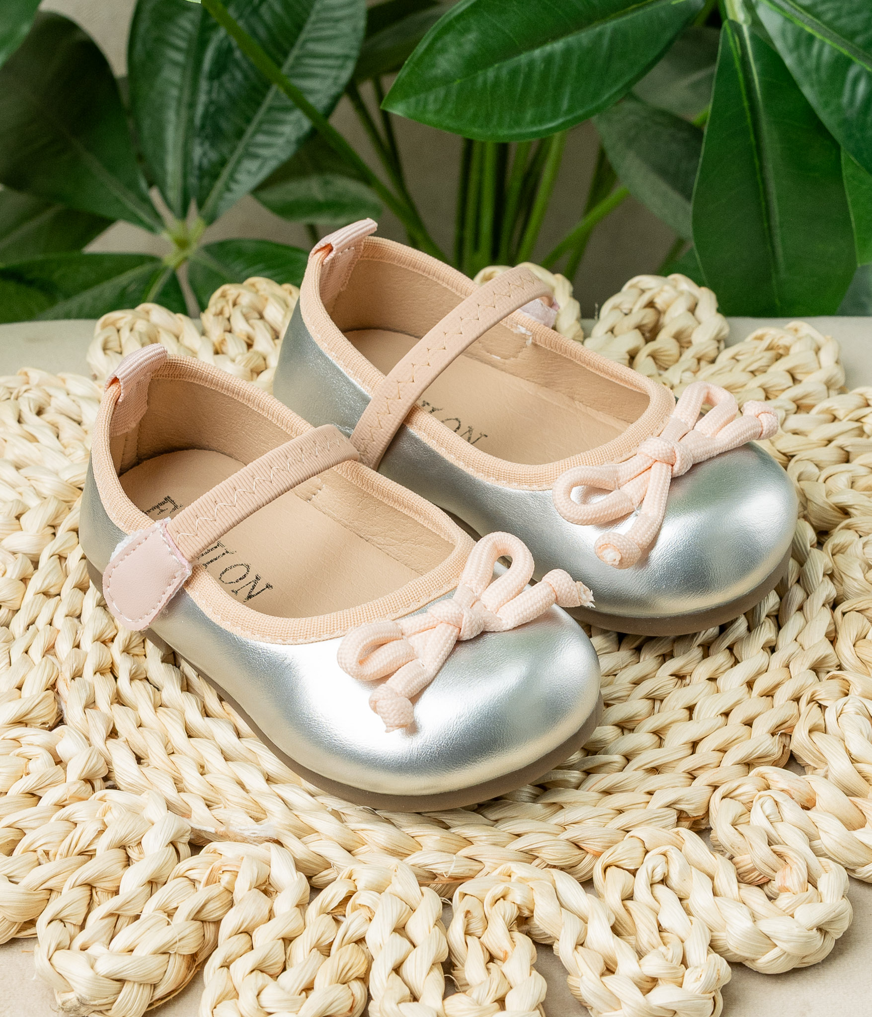chaussure9548 Ballerines bébé fille argentées – Élégance brillante – Image 1