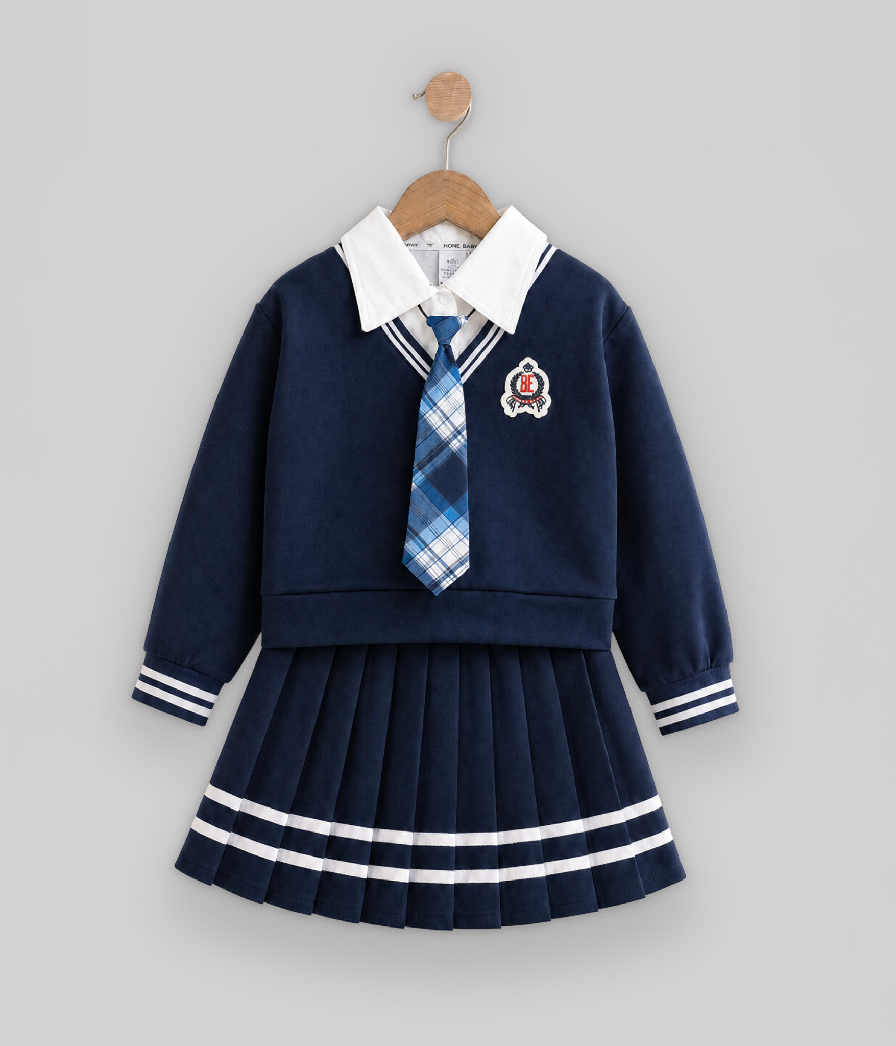 13834 Uniformes Collège Chic – Élégance et discipline au féminin – Image 1