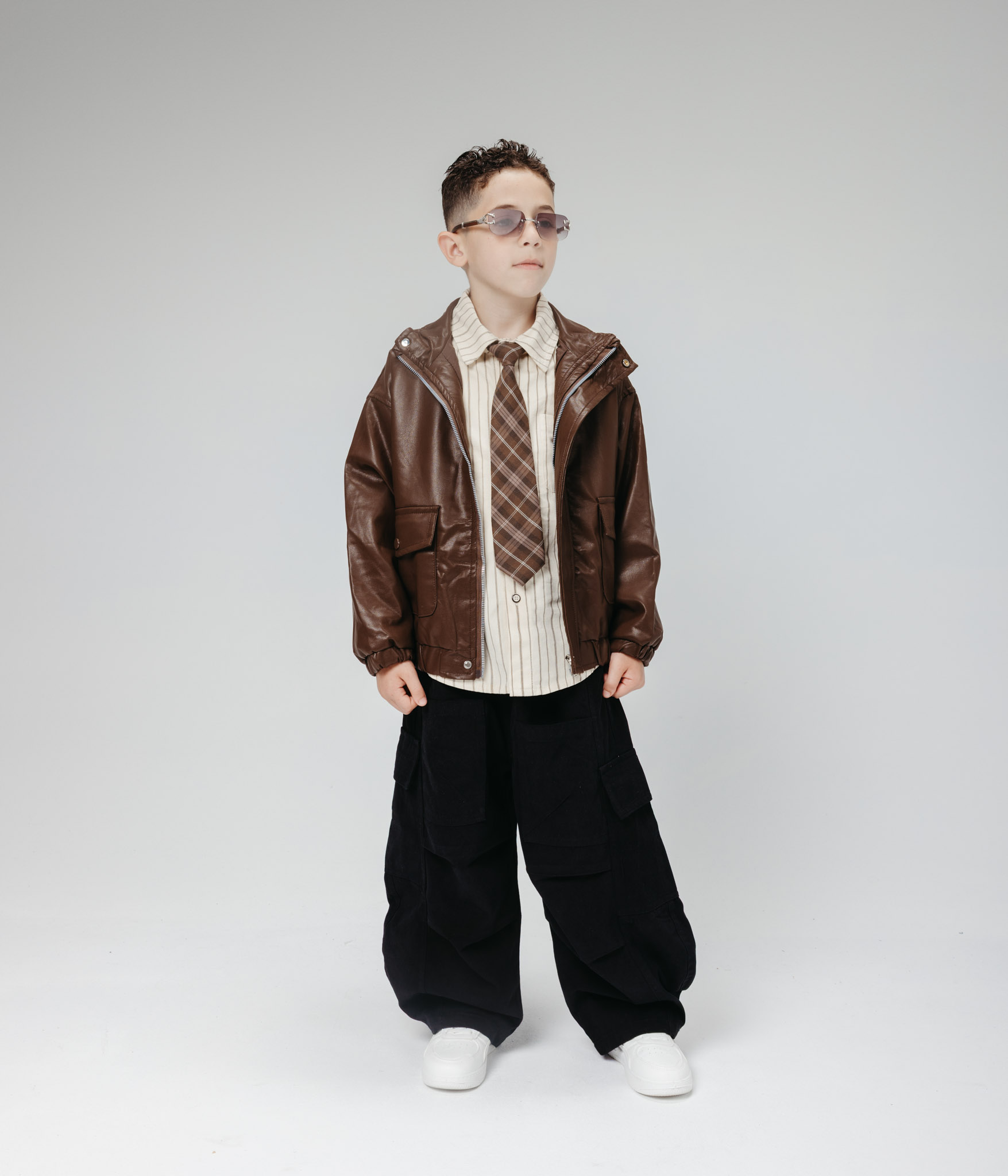 511556 Ensemble garçon veste aviateur marron et pantalon large – Image 1