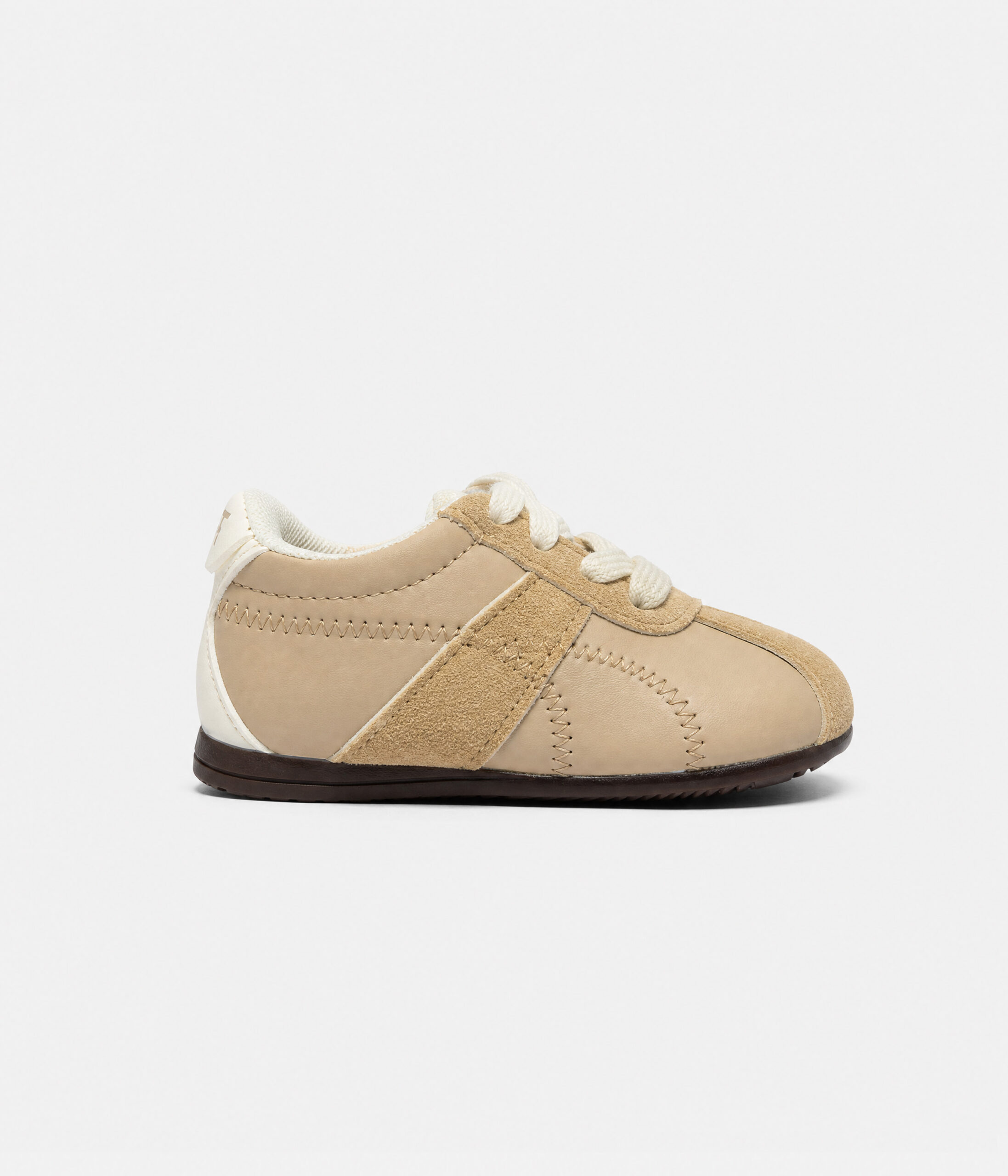 658703-0 Sneakers bicolores beige sable à lacets blancs – Image 1