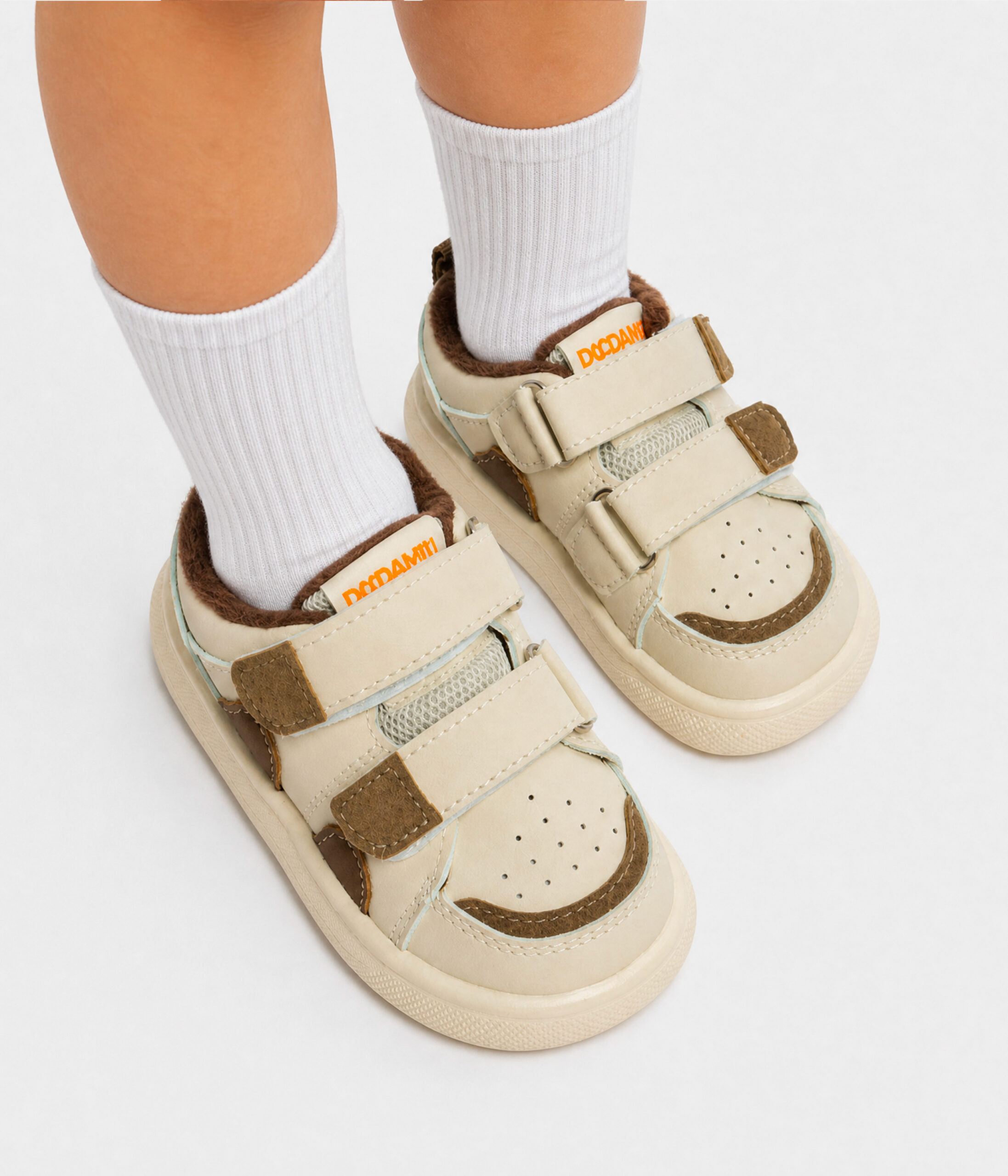869753-09 Sneakers bicolores blanc et caramel à double velcro – Image 1